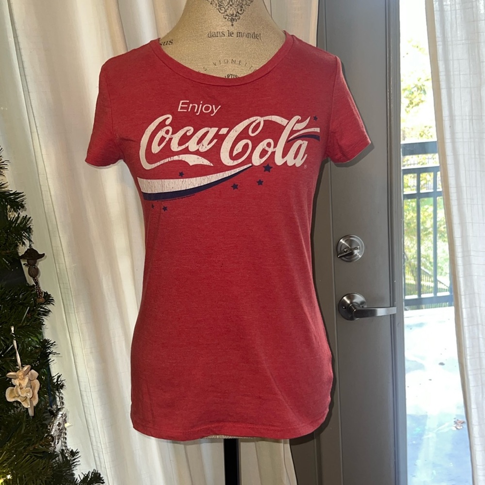 Old Navy collectibles soft shortsleeve vintage t-shirt Coca Cola red Medium